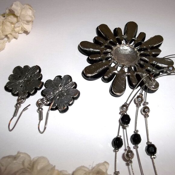 Black and Silver Flower Necklace and Earrings Set Woman Coordinating Set E11 - Picture 6 of 6